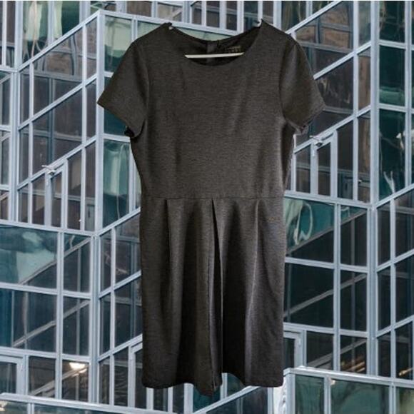 Lands' End 10 gray short sleeve gray polyester blend stretch quality dress. - Picture 1 of 1